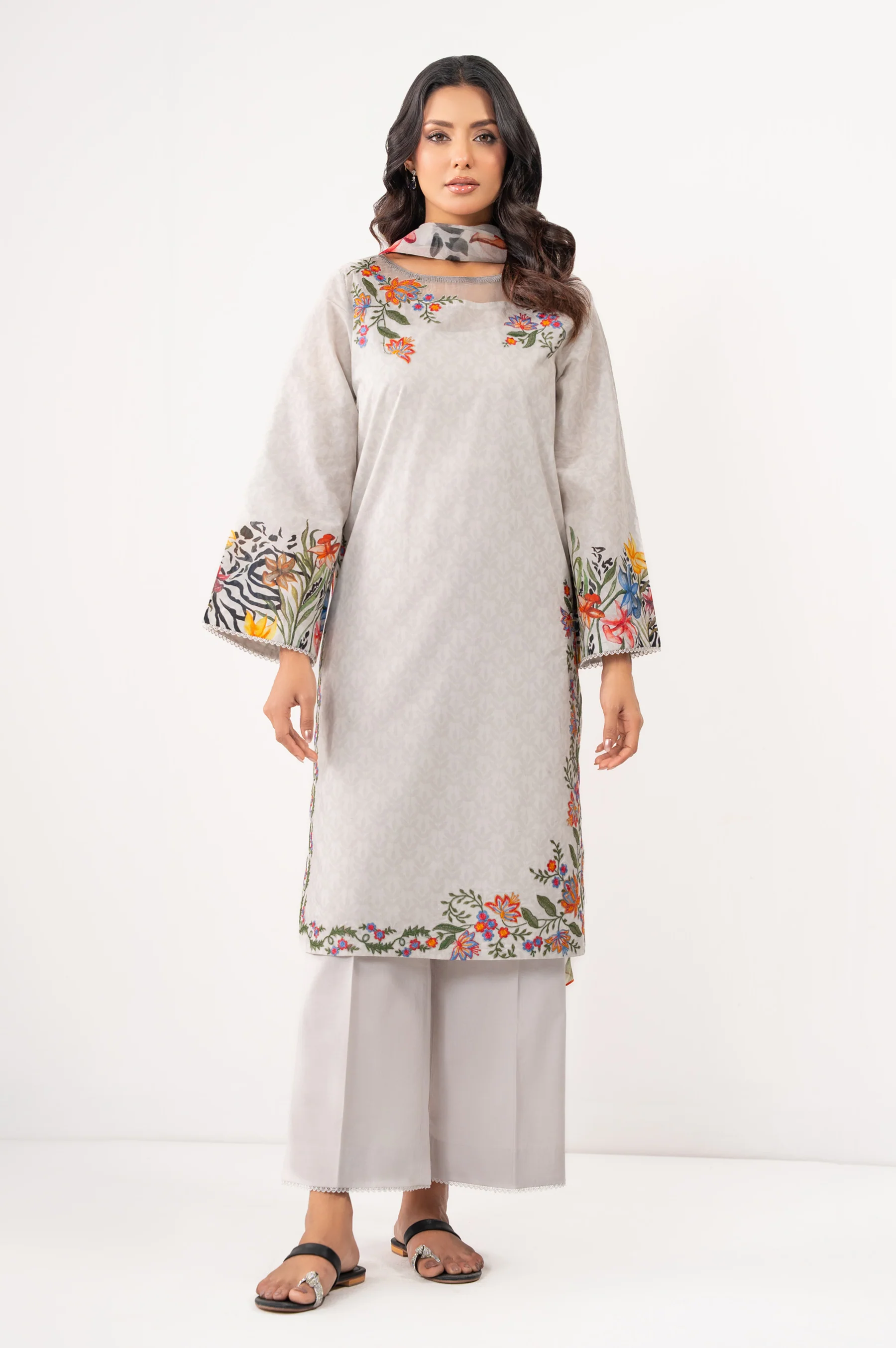 EMBROIDERED LAWN UNSTITCHED 3 PIECE SUIT - Image 5