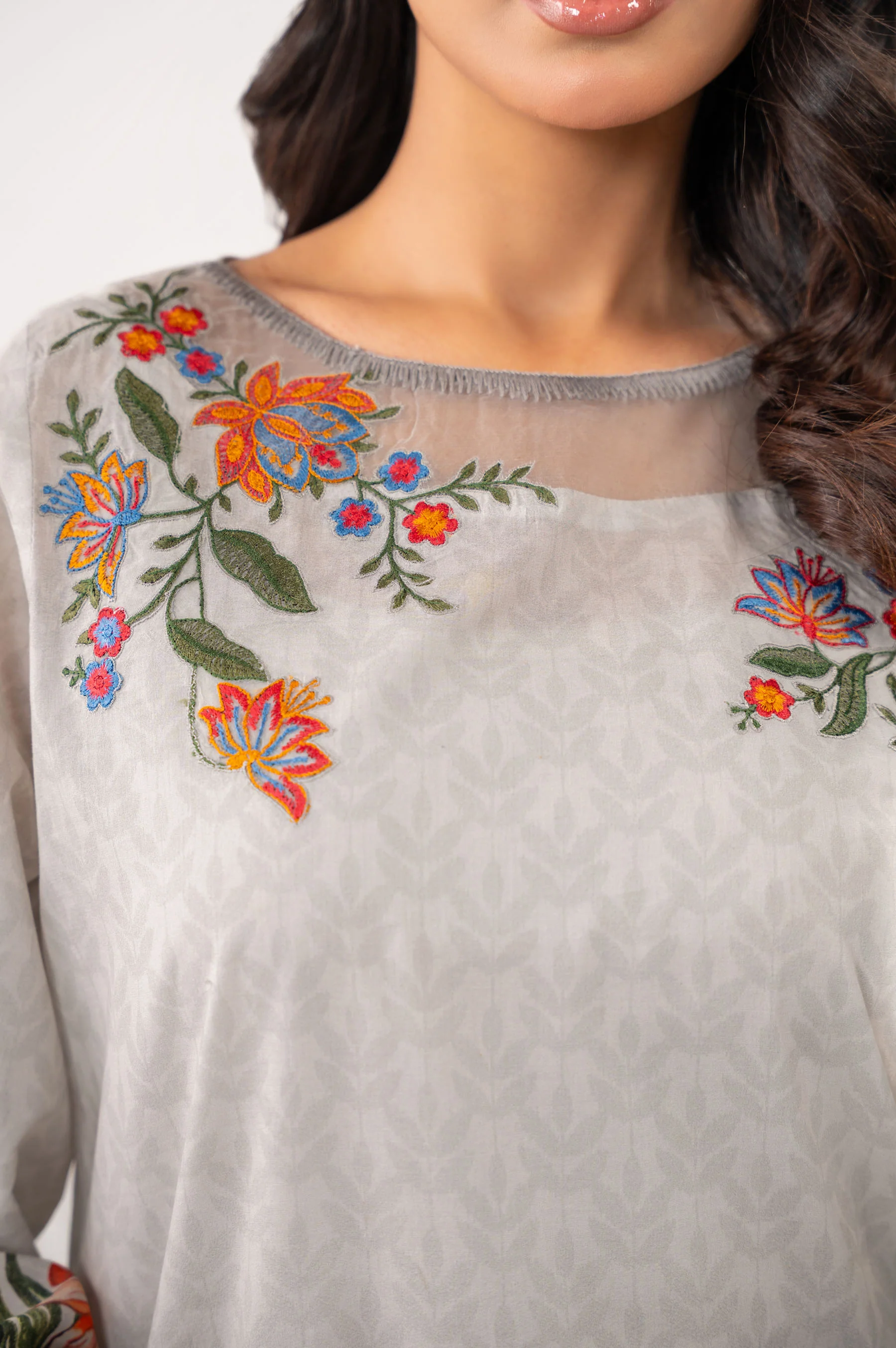 EMBROIDERED LAWN UNSTITCHED 3 PIECE SUIT - Image 6