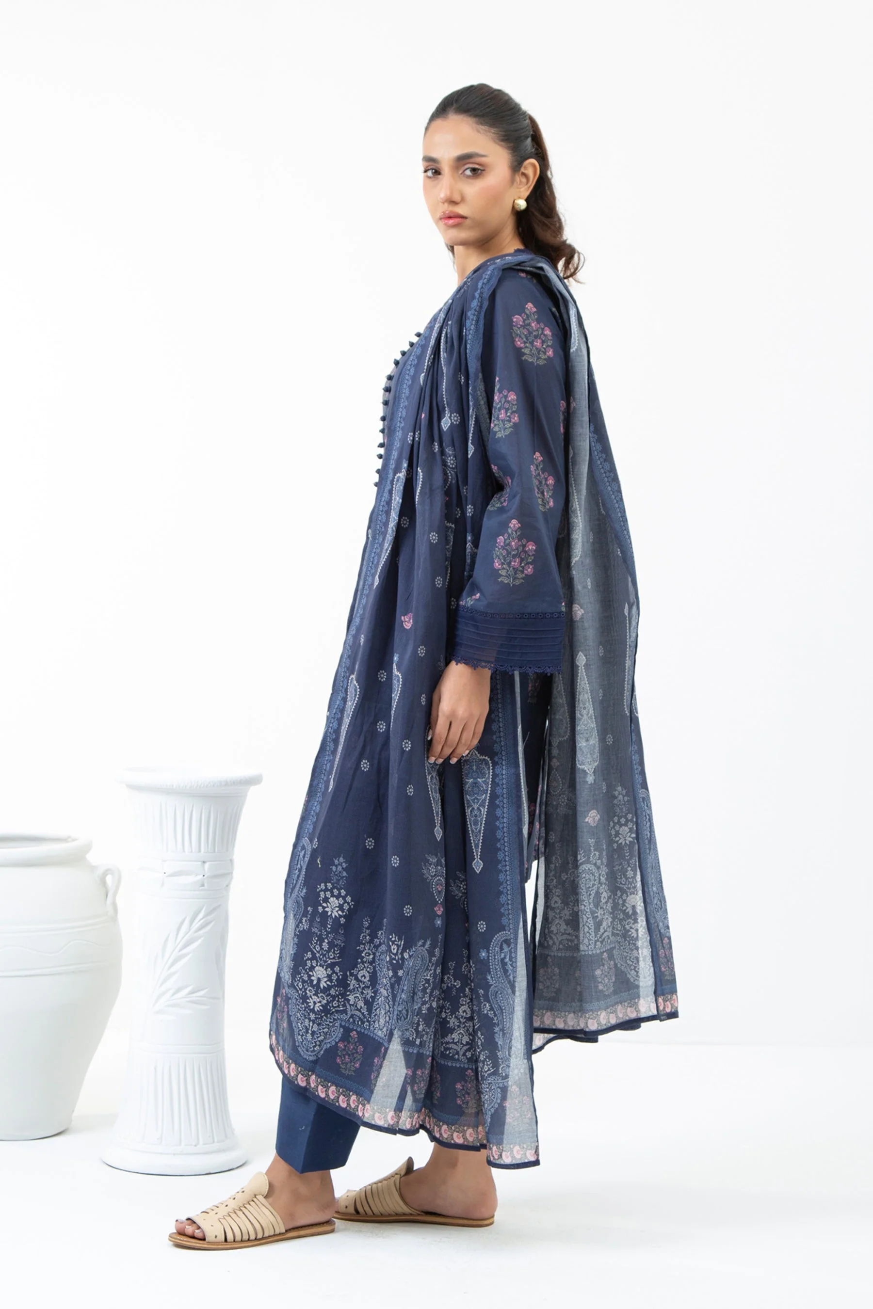 PRINTED CAMBRIC UNSTITCHED 3 PIECE SUIT - Image 2