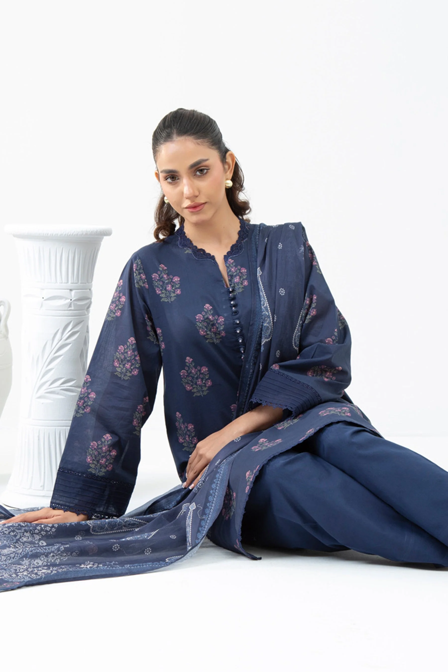 PRINTED CAMBRIC UNSTITCHED 3 PIECE SUIT - Image 4
