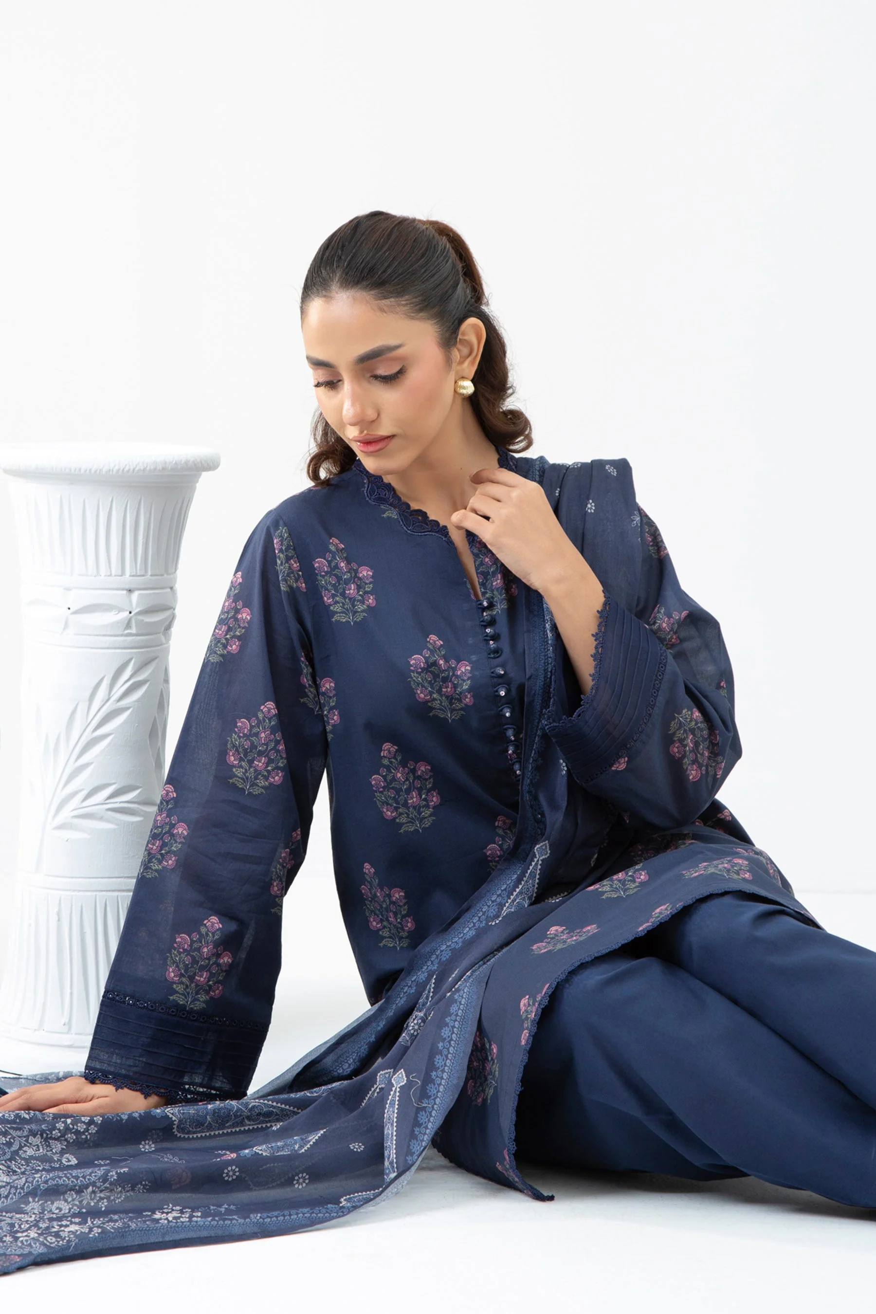 PRINTED CAMBRIC UNSTITCHED 3 PIECE SUIT - Image 5