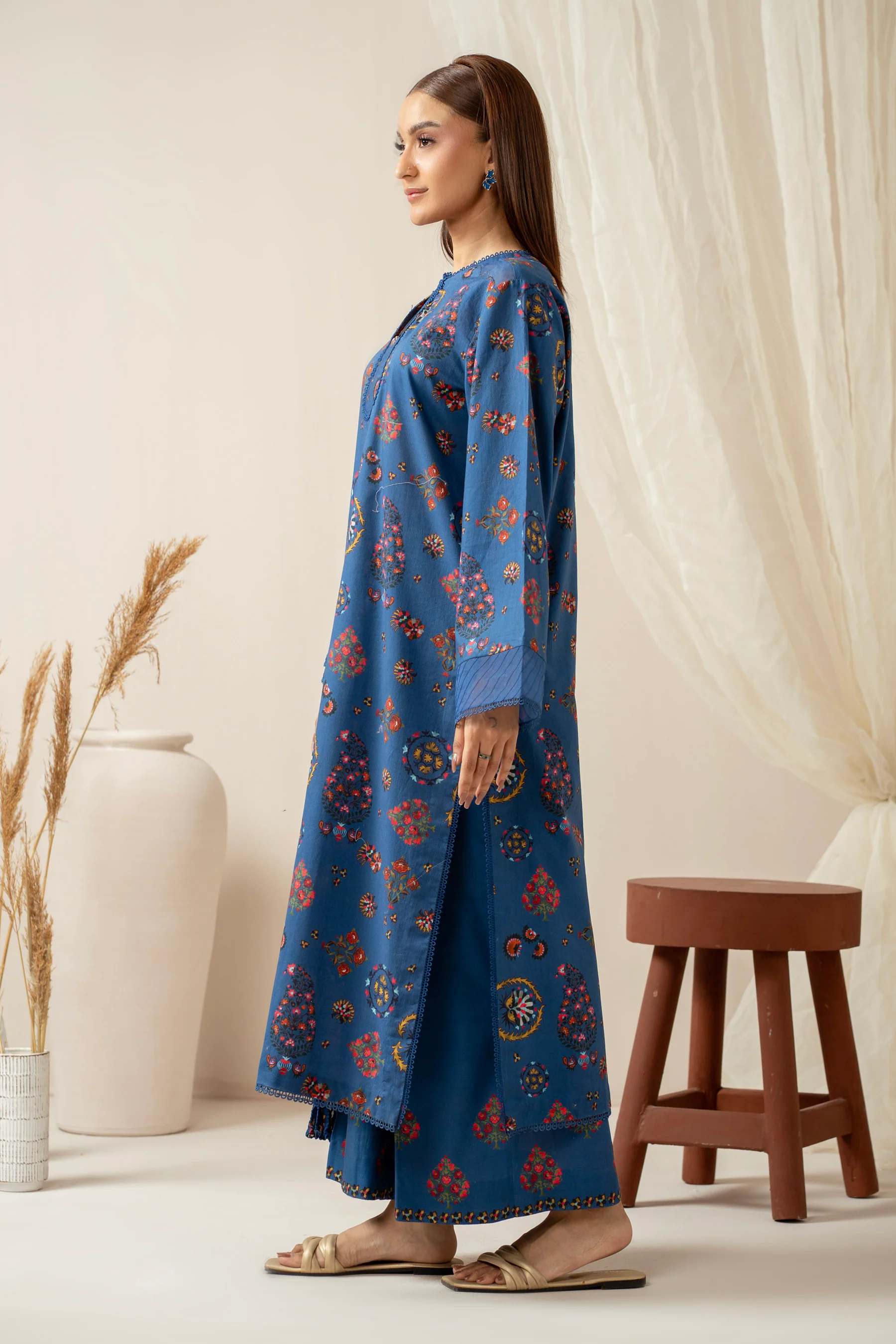 UNSTITCHED PRINTED SUIT - Image 3