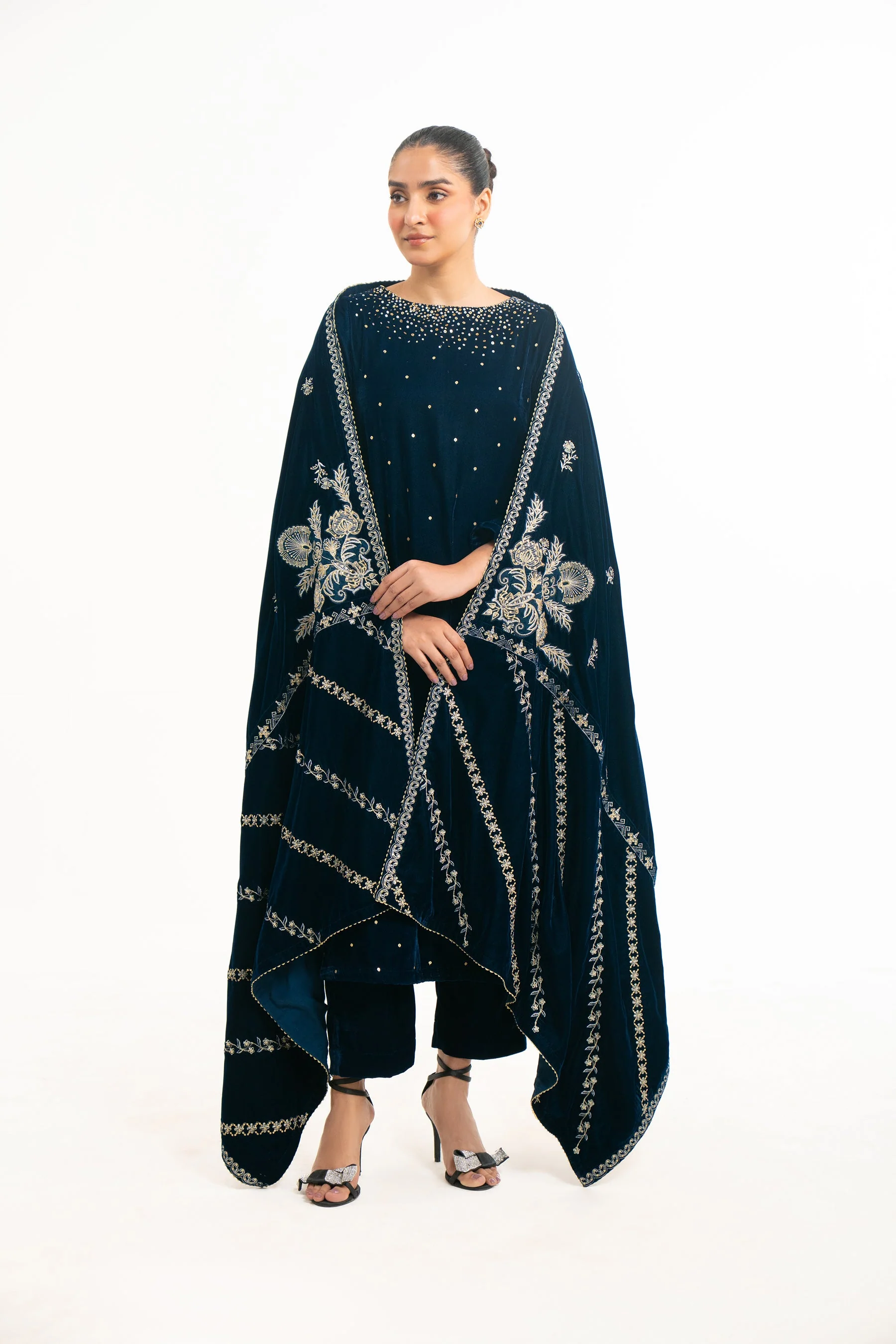 EMBROIDERED VELVET SHAWL (FACTORY E-OUTLET) - Image 4